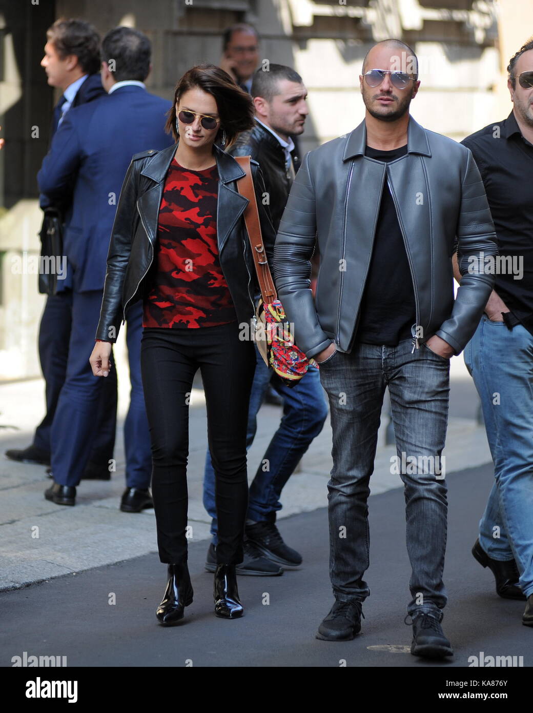 Mailand Anna Safroncik Uberraschung In Der Mitte Mit Geheimnisvollen Freund Anna Safroncick Schauspielerin Star Der 3 Rosen Von Eve 4 Auf Kanal 5 In Kurze Zusammen Mit Roberto Farnesi Uberraschung Und Ein