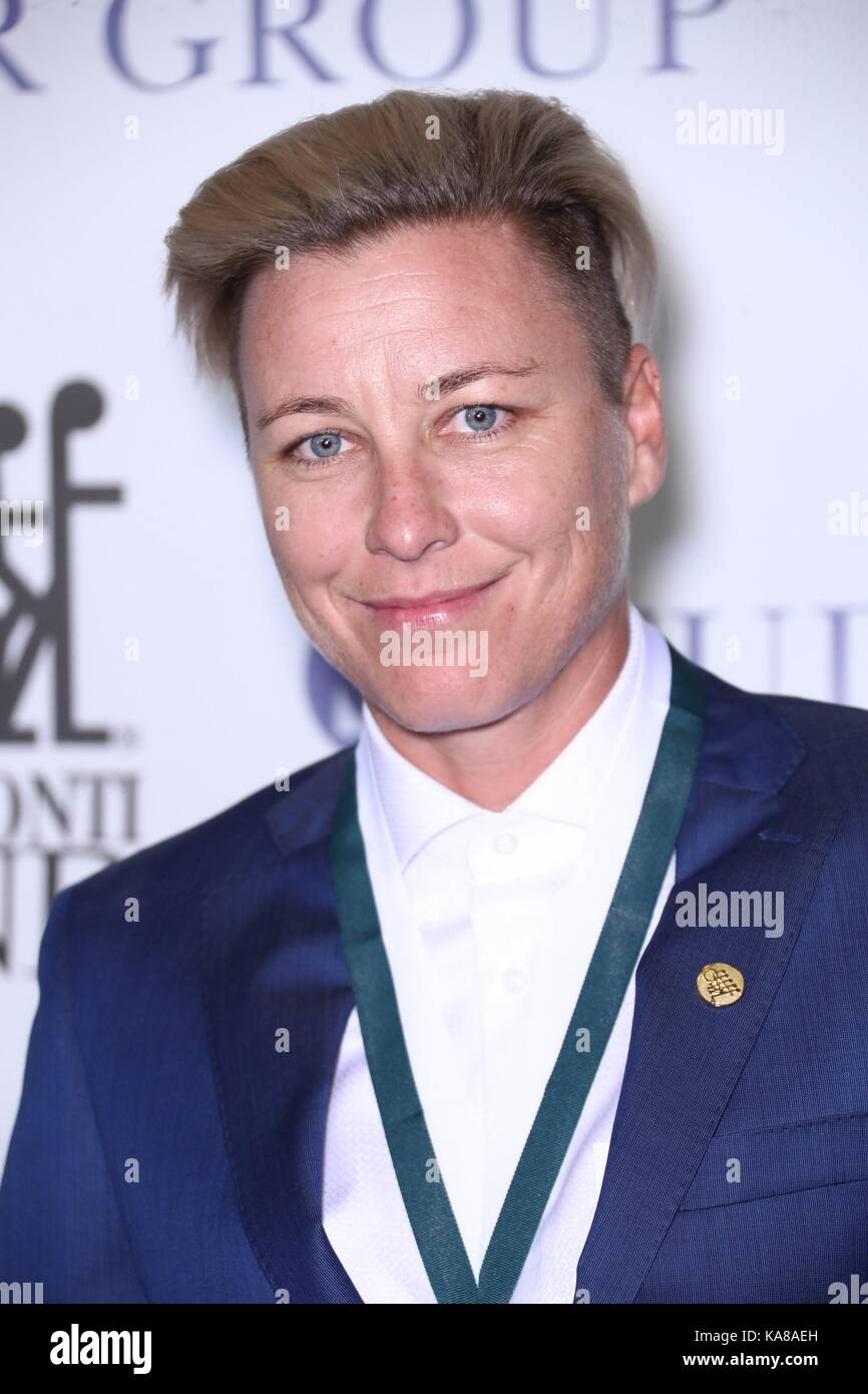 New York, NY, USA. 25 Sep, 2017. Abby Wambach bei der Ankunft für 32. jährlichen großen Sport Legenden Abendessen durch die Buoniconti Kapital Hosted Paralyse zu kurieren, New York Hilton in Midtown, New York, NY 25. September 2017. Quelle: John Nacion/Everett Collection/Alamy leben Nachrichten Stockfoto