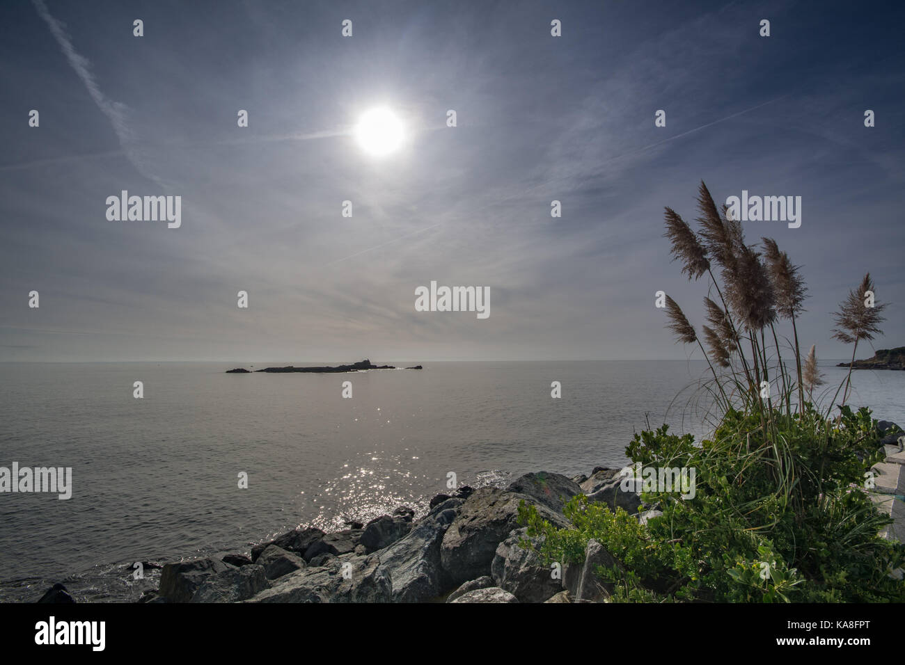 Fowey, Cornwall, UK. 26 Sep, 2017. UK Wetter. Nach dem frühen Morgennebel abgeräumt, es war ein warmer sonniger Indischer Sommer dat bei Mousehole weit im Süden westlich von Cornwall. Foto: Simon Maycock/Alamy leben Nachrichten Stockfoto