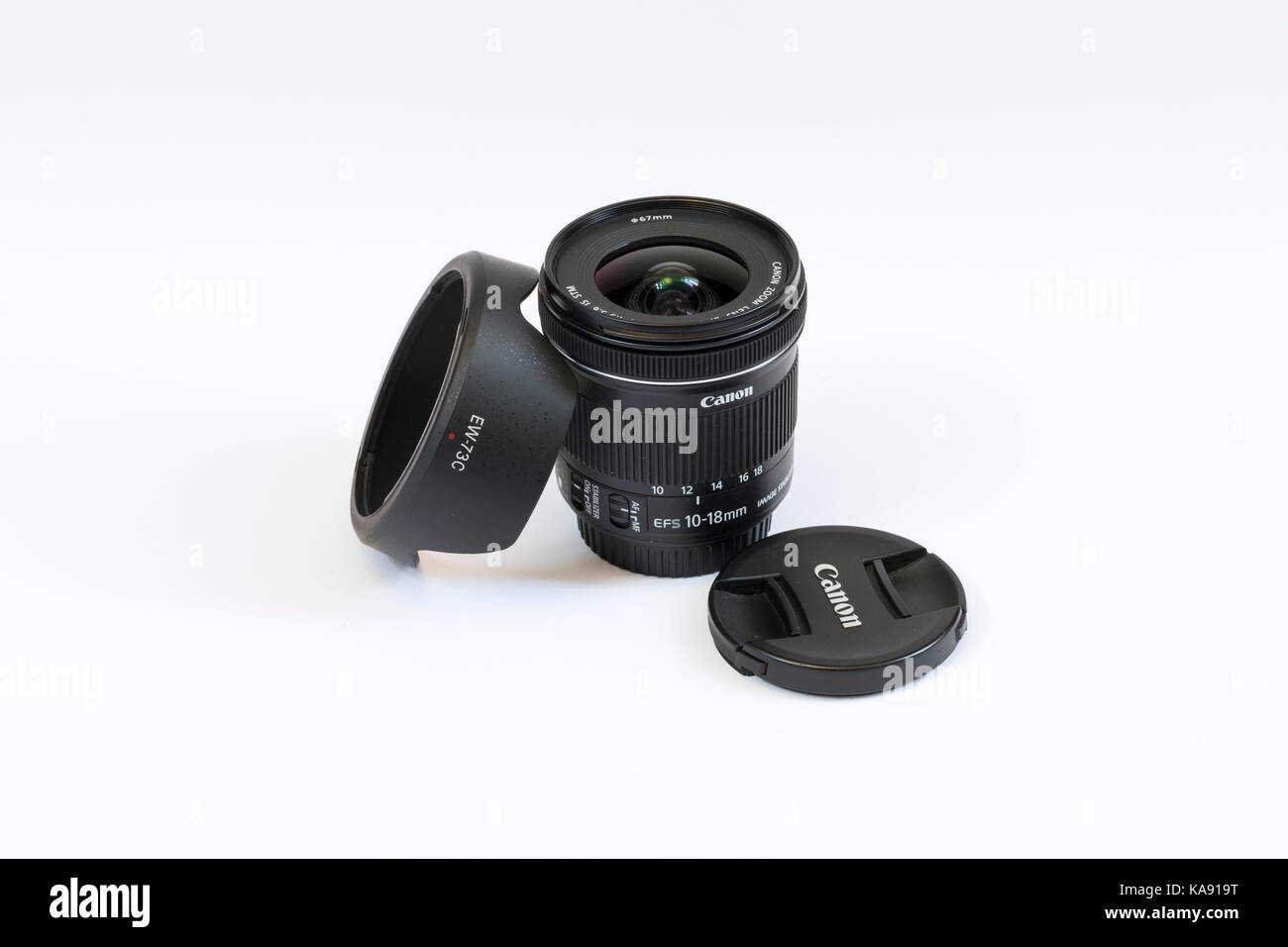 Canon EF-S 10-18 mm f 4.5-5.6 ist stm Objektiv mit Mütze und Kapuze Stockfoto