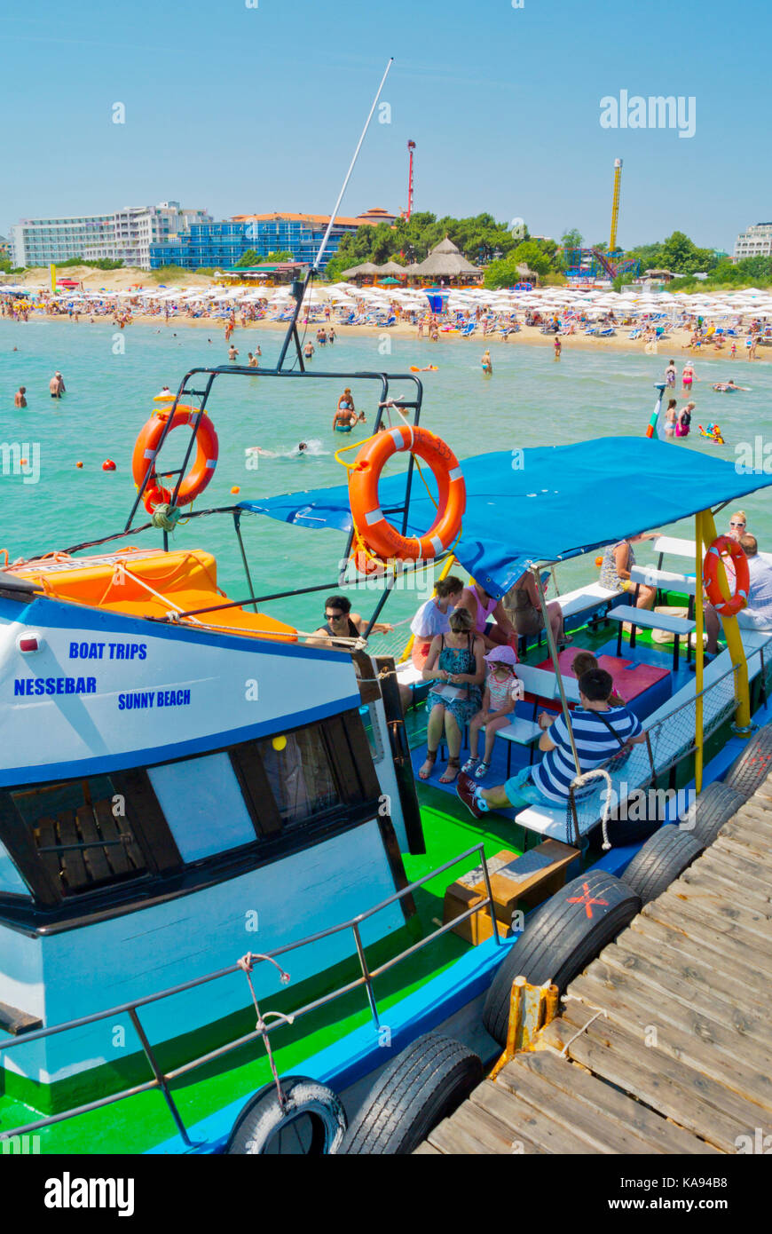 Boot zwischen Sonnenstrand und Nessebar, Main Pier, Sonnenstrand, Bulgarien Stockfoto