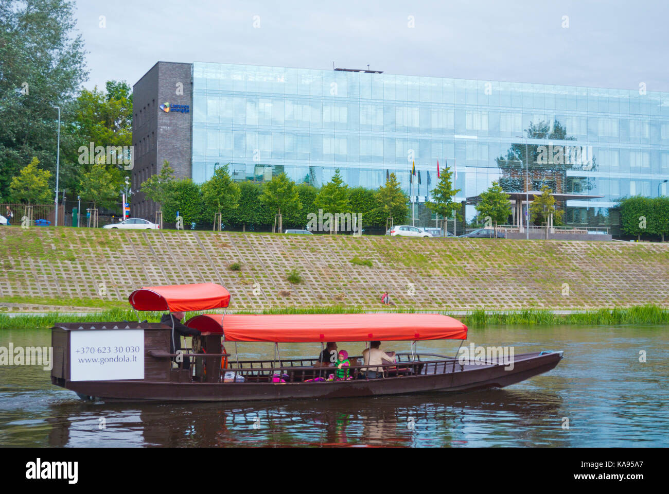 Sightseeing Kreuzfahrt tour Boot, Neris, Vilnius, Litauen Stockfoto