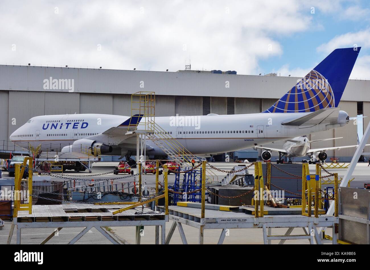 Ein Flugzeug von Boeing 747-400 United Airlines (UA) am Flughafen San Francisco International (SFO). United wird alle ihre Boeing 747 Jumbo Jets in den Ruhestand Stockfoto