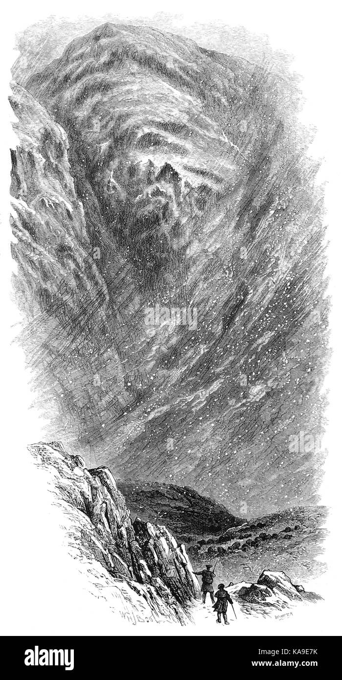 1870: Scafell Pike, der höchste Berg in England, mit einer Höhe von 3.209 Meter über dem Meeresspiegel während eines Schneesturms von Wanderern aus dem Schweinestall Kopf Pass, den Lake District, Cumbria, England gesehen Stockfoto