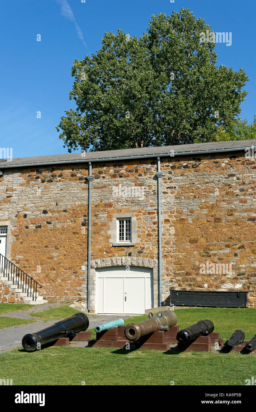 Britische Kanonen aus dem 19. Jahrhundert im Innenhof des Stewart Museum oder Musee Stewart im Parc Jean-Drapeau Park, St. Helen's Island Montreal, Quebec Stockfoto