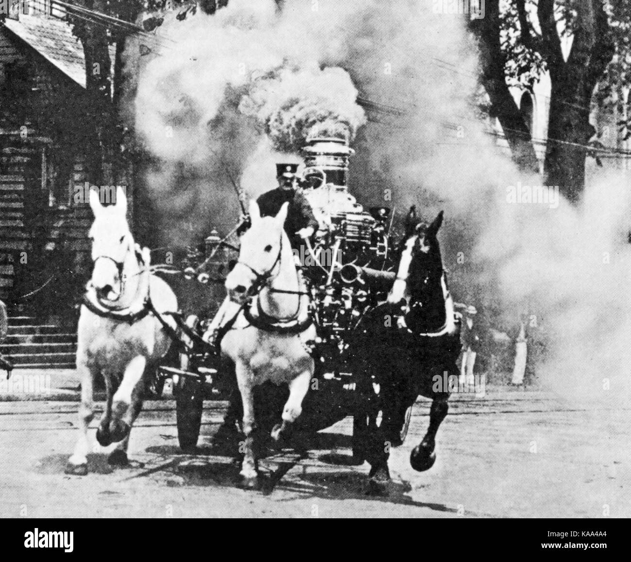 Feuerwehrauto Holz befeuerte Dampf Motor einschalten ein Pferd gezogen Amerikanisches Feuerwehrauto über 1905 Stockfoto