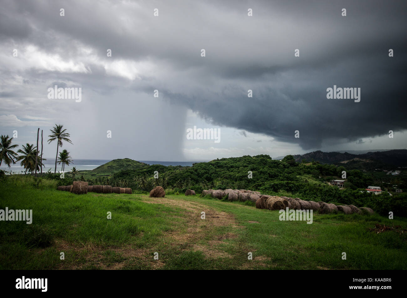 Heavy Rain über die Ostküste von Barbados Stockfoto