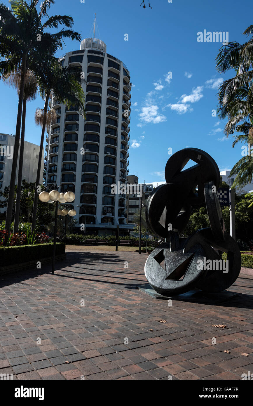 Eine Skulptur aus „Angled Wheels of Fortune“ in Kings Cross, einem Stadtteil von Sydney in New South Wales, Australien. Es liegt im Rotlichtviertel von Sydney. Stockfoto