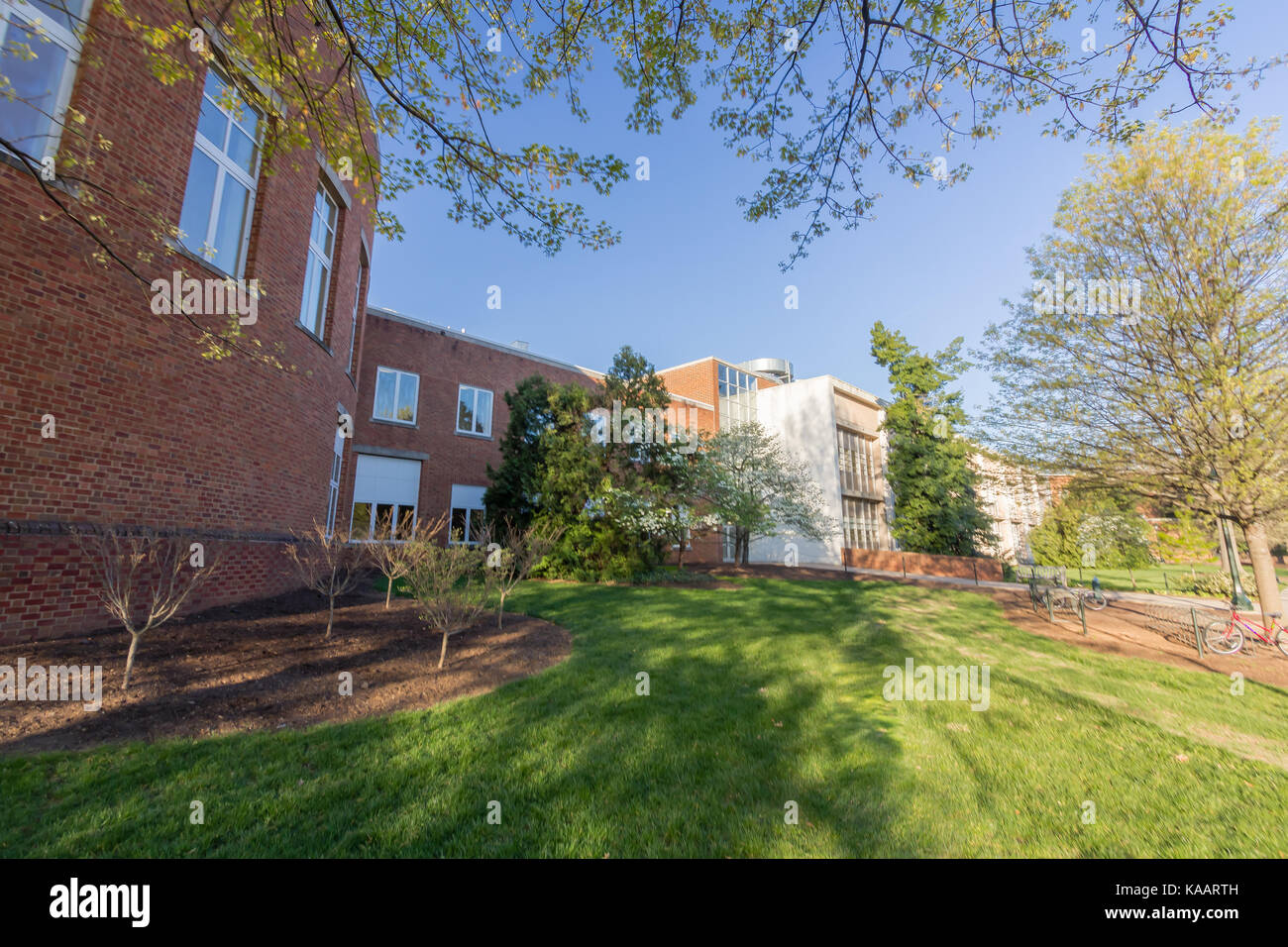 Gilmer Hall an der Universität von Virginia in Charlottesville, Virginia. Erbaut 1963. Stockfoto