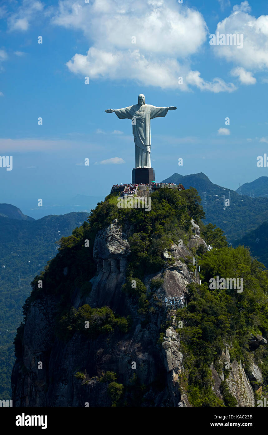 Dem Erlöser Christus Statue auf dem Corcovado, Rio de Janeiro, Brasilien, Südamerika - Antenne Stockfoto