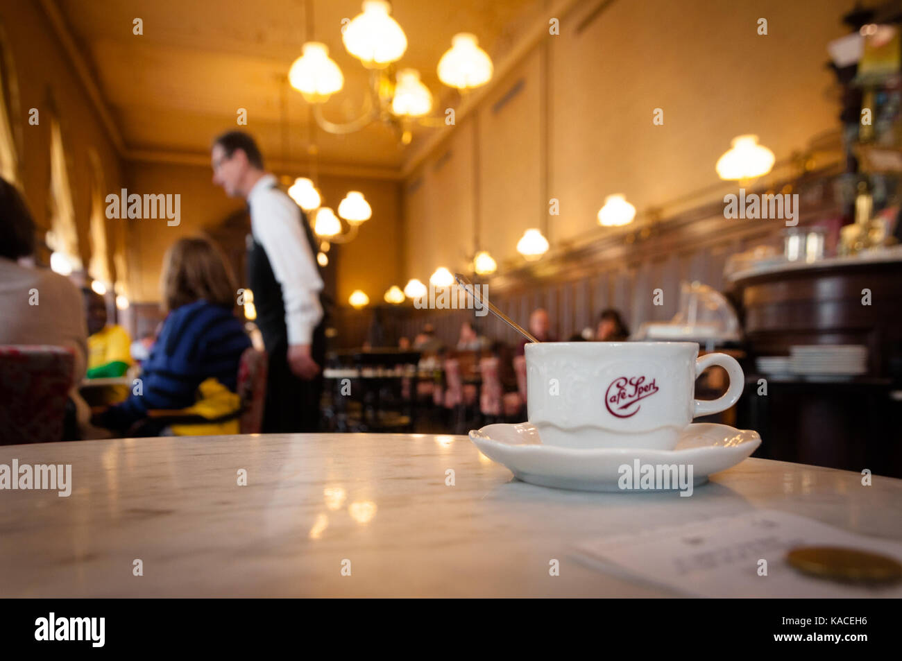 Innenraum des weltberühmten Cafe Sperl, elegante Café Haus in Wien Stockfoto