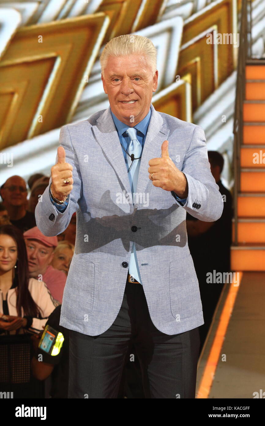 Celebrity Big Brother Finale bei den Big Brother House, Elstree Studios, Borehamwood, Herts Mit: Derek Acorah Wo: in Borehamwood, Großbritannien Wann: 25 Aug 2017 Quelle: WENN.com Stockfoto