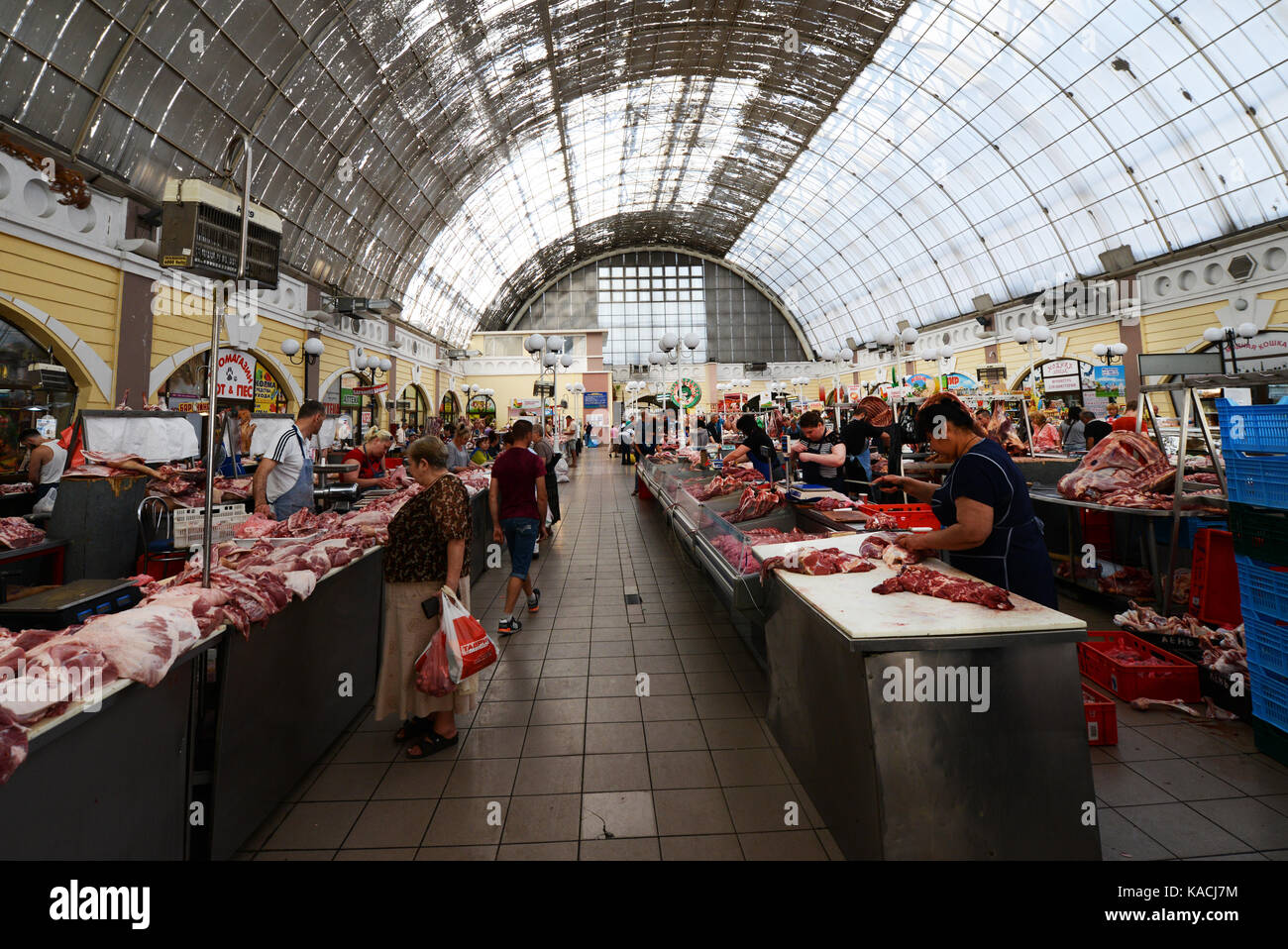 Pryvoz Markt ist eine weitläufige Markt zurückgehend bis 1827 Verkauf von frischen Produkten, gebrauchte Güter & billig Kleidung. Stockfoto