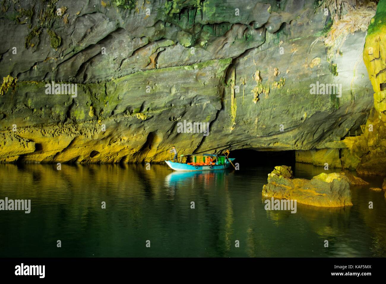 Eingang zu Phong Nha Ke Bang unterirdischen Fluss, Höhlen, Kalkstein und Karste Formationen (UNESCO Weltkulturerbe) - Quang Binh, Vietnam Stockfoto