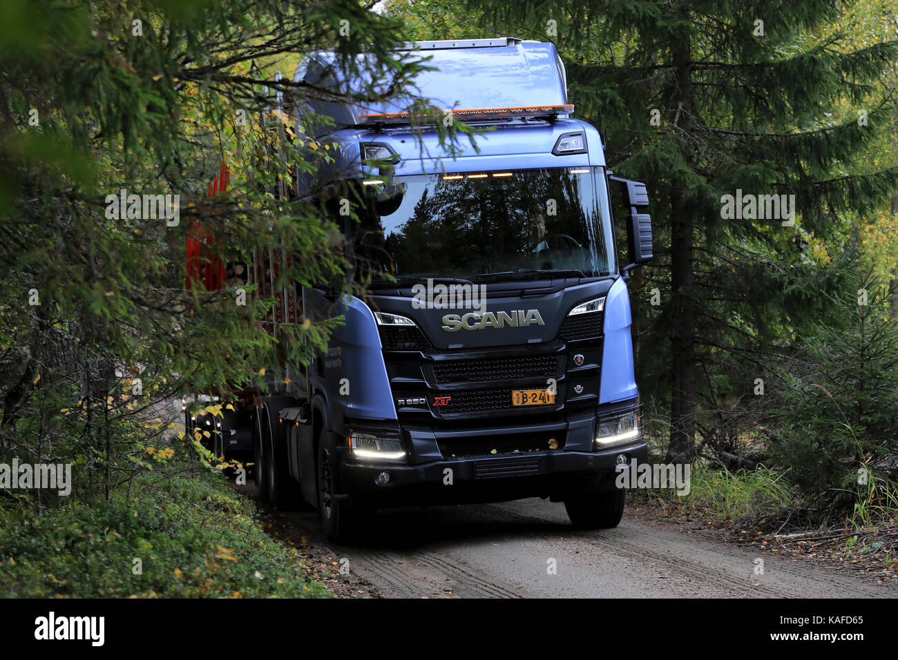 LAUKAA, Finnland - 22. SEPTEMBER 2017: Scania R650 XT Anmeldung Lkw auf ...