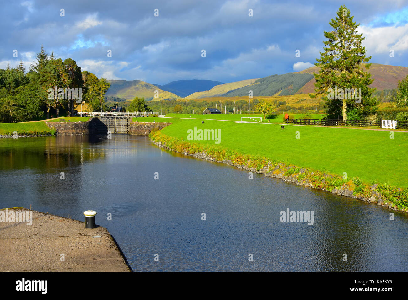 Kanal und Häuschen im Gairlochy - Schottland Stockfoto