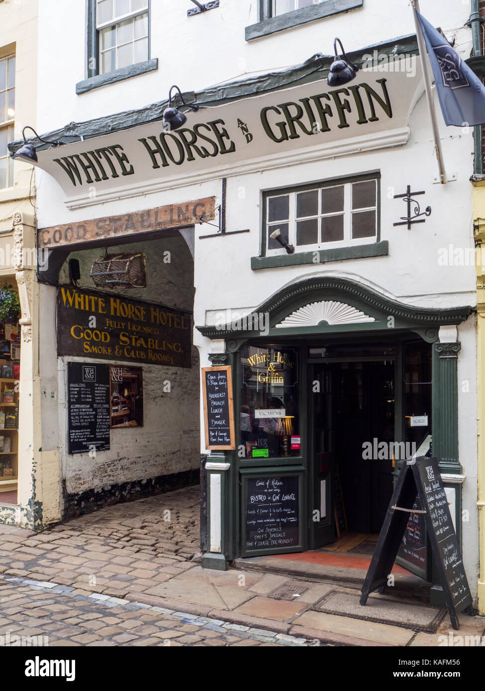 White Horse und Griffin Old Coaching Inn auf der Church Street In Whitby Yorkshire England die erste Whitby nach York Bühne Coach lief von hier im Jahr 1788 Stockfoto