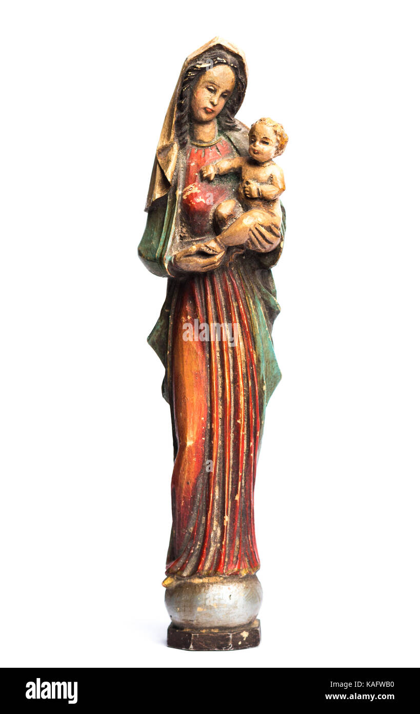 Alte Statue von Maria und Jesus auf weißem Hintergrund Stockfoto