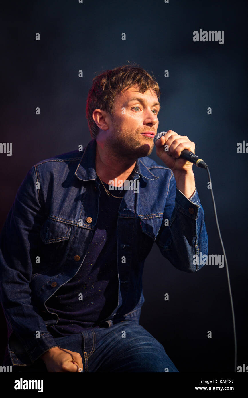 Die englische Britpop und Indie Rock Band Blur führt ein Live Konzert in der norwegischen Musik Festival Øyafestivalen 2013. Hier Sänger und Multiinstrumentalist Damon Albarn abgebildet ist live auf der Bühne. Norwegen, 07/08 2013. Stockfoto