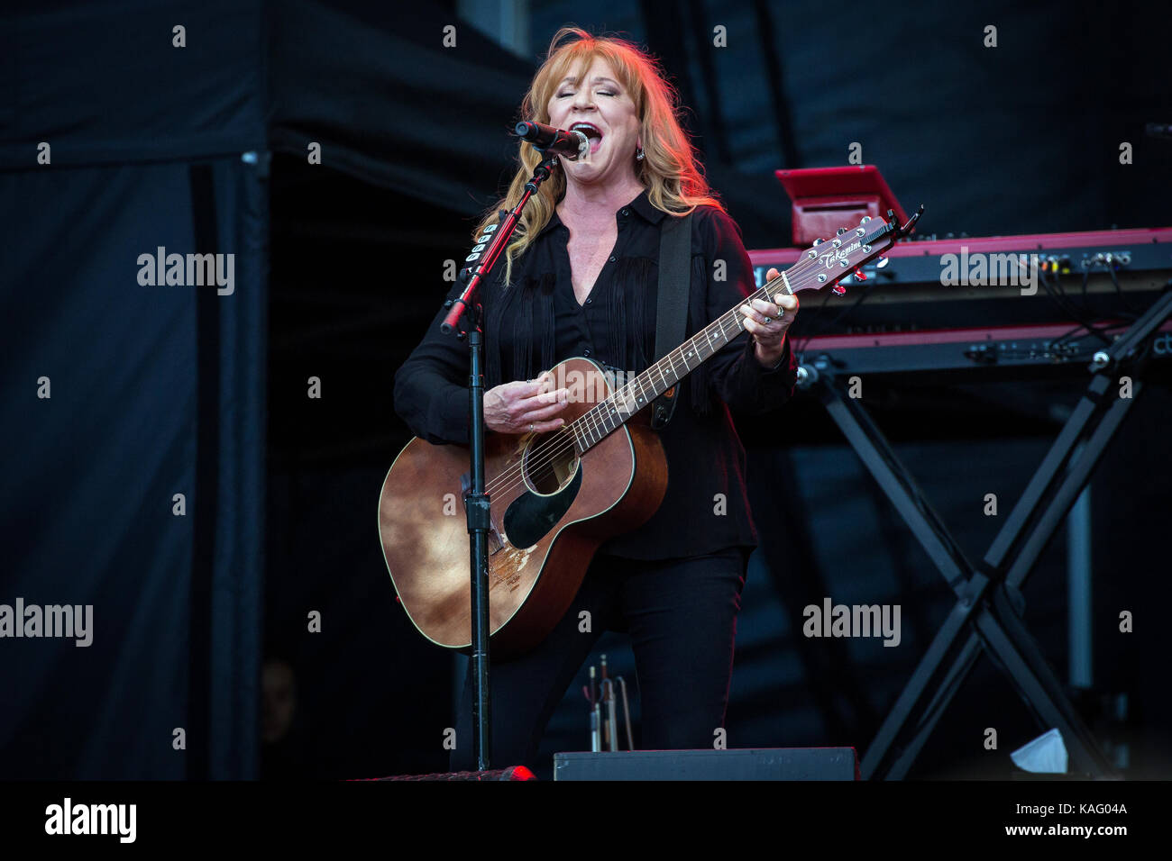 Der amerikanische Sänger, Songwriter und Musiker Bruce Springsteen führt ein Live Konzert mit seiner Band The E Street Band am Frognerparken in Oslo. Hier Gitarrist Patti Scialfa der E Street Band live auf der Bühne zu sehen ist. Norwegen, 28/07 2016. Stockfoto