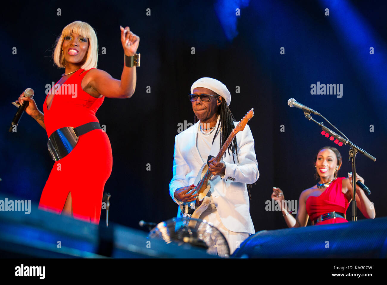 Die amerikanische Disco-Band Chic mit Nile Rodgers (im Bild) spielt ein Live-Konzert beim norwegischen Musikfestival Øyafestivalen 2015. Norwegen, 12/08 2015. Stockfoto
