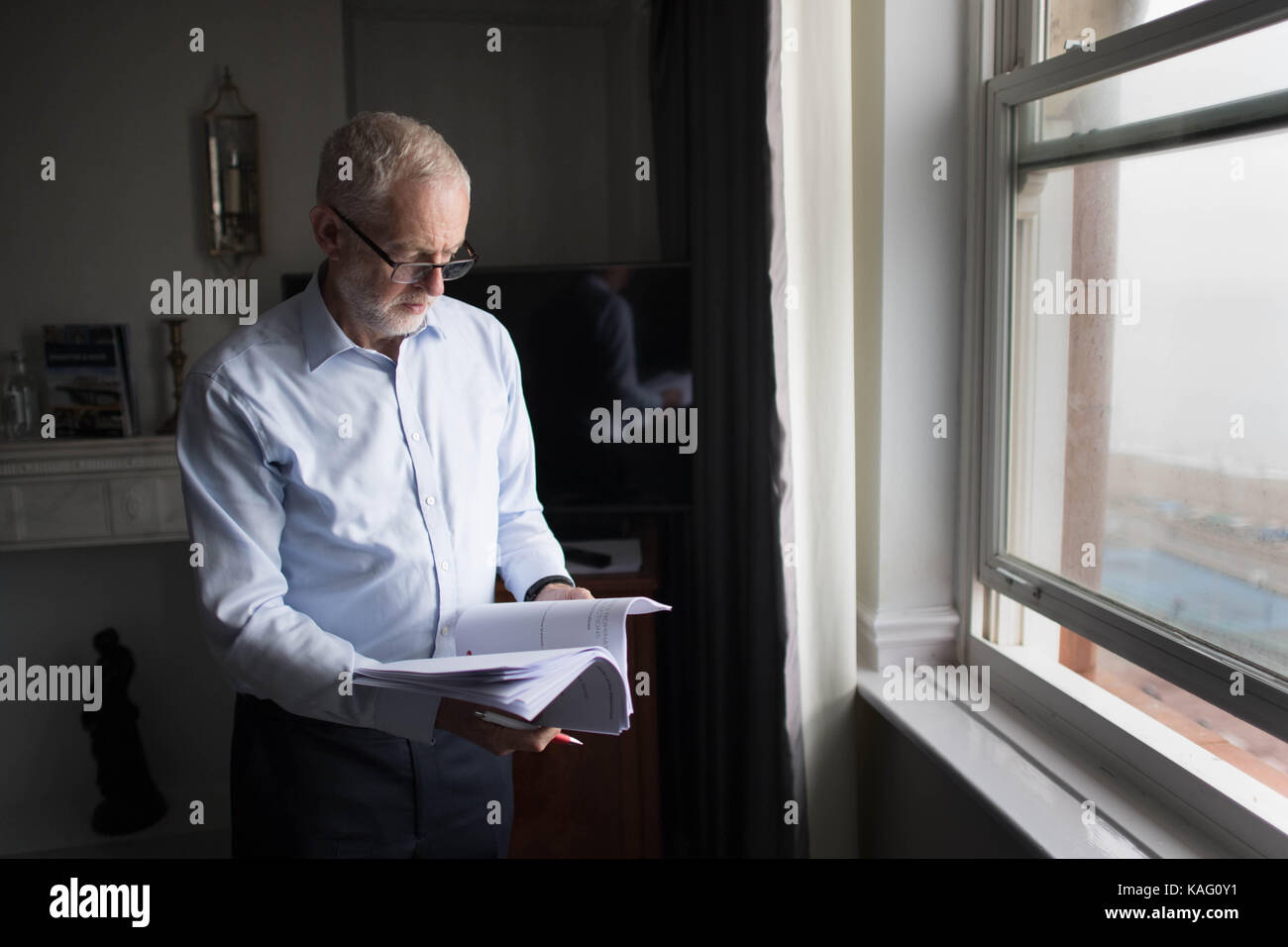 Labour-führer Jeremy Corbyn bereitet seine Rede, die er auf die Labour Party jährliche Konferenz am Mittwoch, an der Brighton Centre, Brighton. Stockfoto