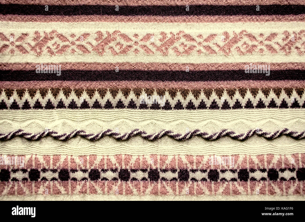 Muster und konvexe dekorative Details auf gestrickte Oberfläche Stockfoto