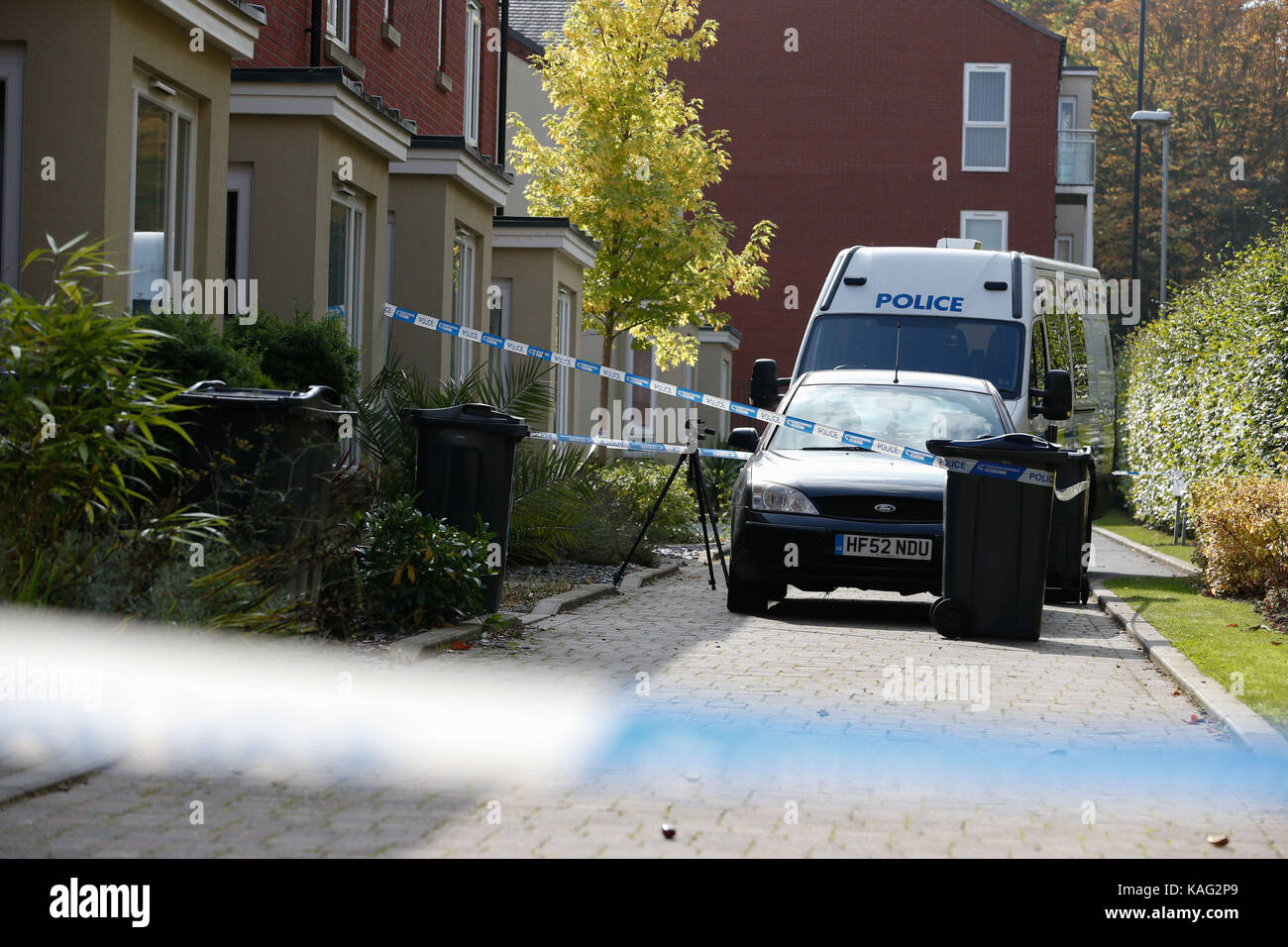 Polizei an der Szene im Cofton Park in der Nähe, Rednal, Birmingham, nachdem die Körper von Mann und Frau in getrennten Adressen folgende was Detektive glauben, einen Mord - Selbstmord gefunden wurden. Stockfoto