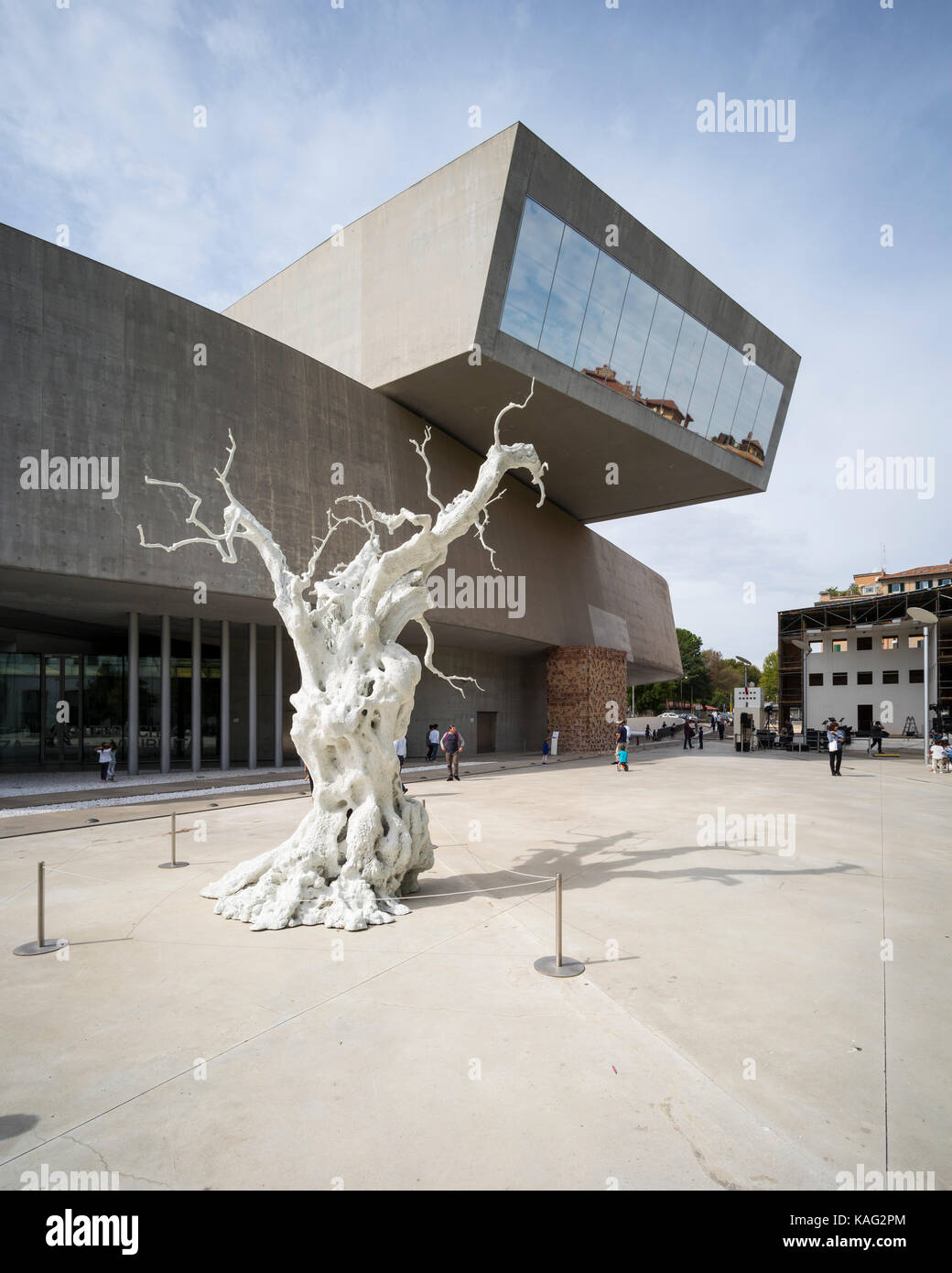 Rom. Italien. MAXXI Museum für Kunst des 21. Jahrhunderts (Museo Nazionale delle Arti del XXI secolo), entworfen von Zaha Hadid, eröffnet 2010. Stockfoto