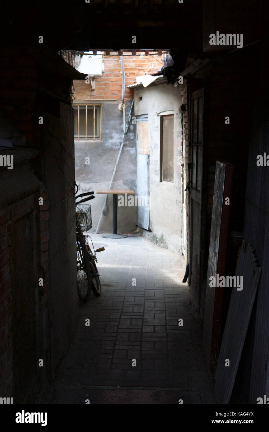 Hutong Gasse an beilouguxiang in Peking Stockfoto