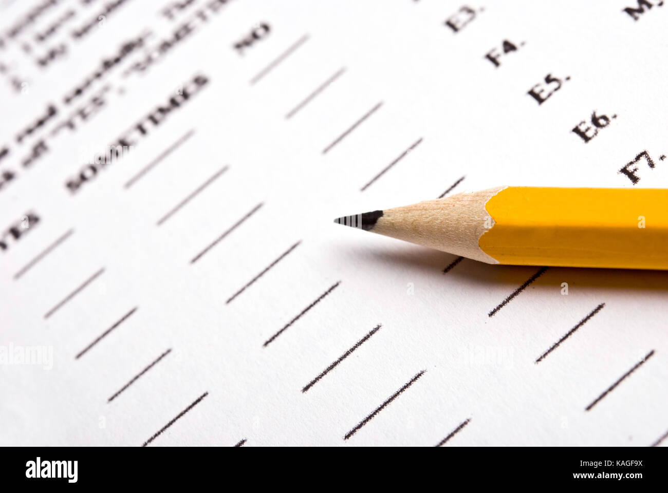 Bleistift und ein Test oder Fragebogen mit JA/NEIN/MANCHMAL Antwortmodus Stockfoto