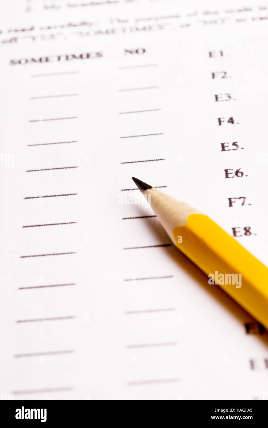Bleistift und ein Test oder Fragebogen mit JA/NEIN/MANCHMAL Antwortmodus Stockfoto