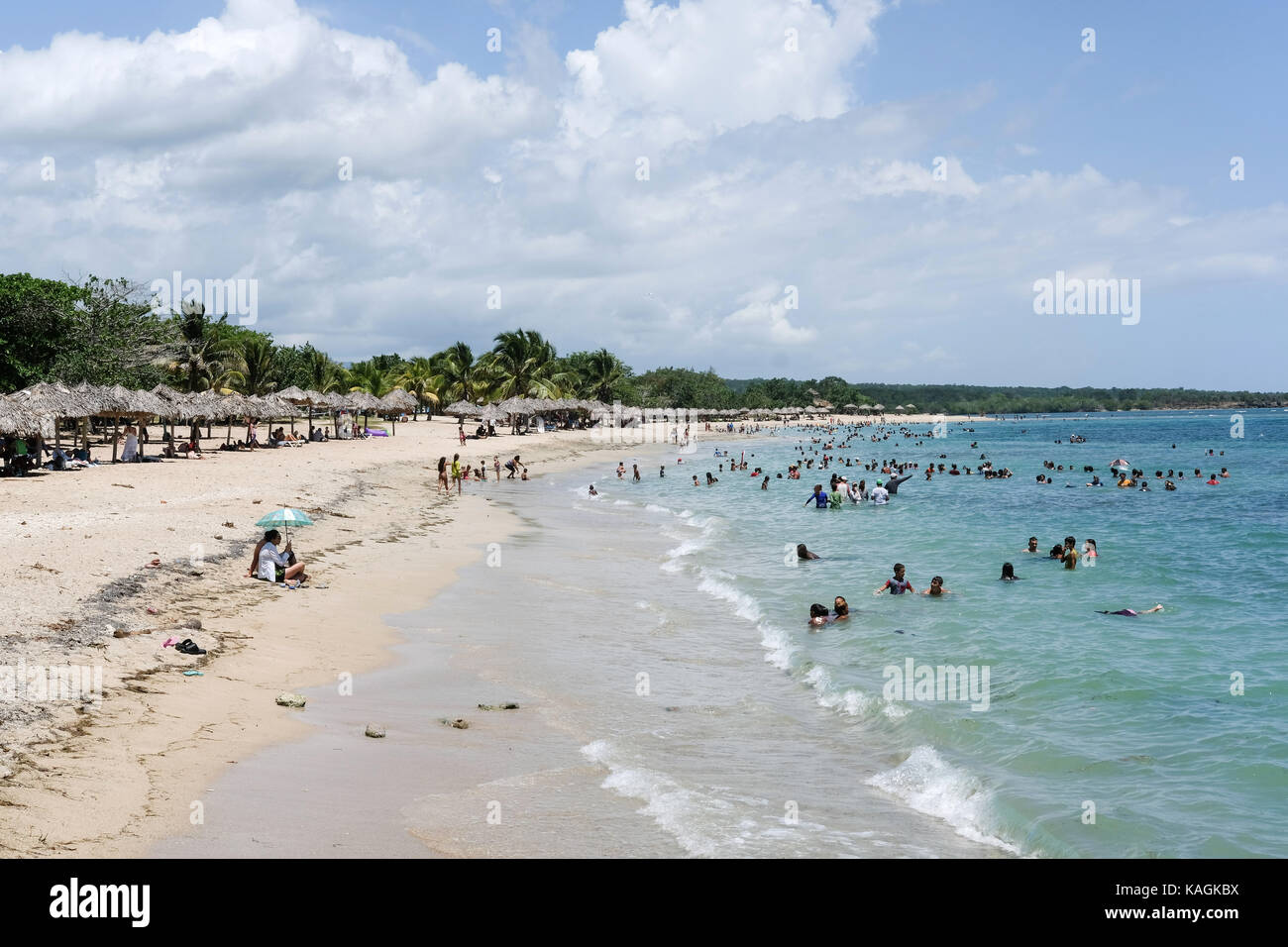 Playa Rancho Luna in der Nähe von Cienfuegos an einem heißen Sommertag in Kuba. Stockfoto