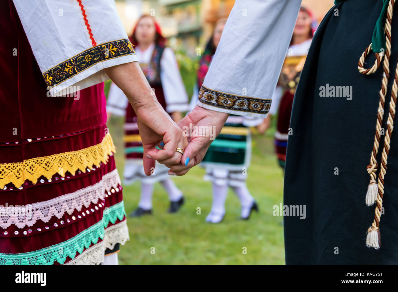 Thessaloniki, Griechenland - 21. September 2017: Gruppe der griechischen Folklore Tanz während der Erntezeit Stockfoto