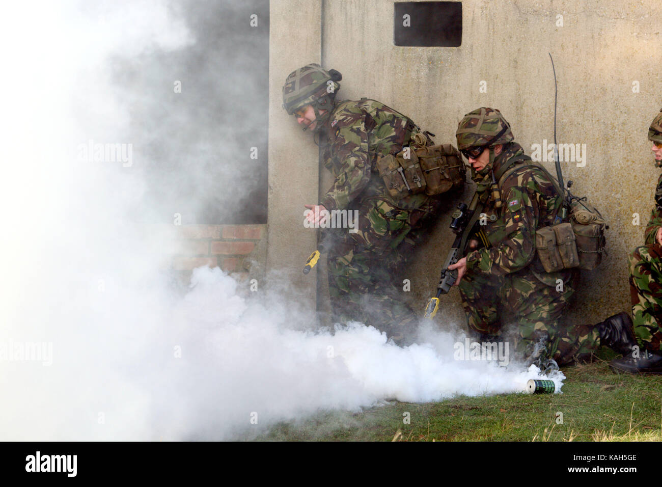 Reservisten vom Londoner TA Infanterie Regiment, das London Regiment, eine zusammengesetzte Rechnungsabschlusses in Vorbereitung für Afghanistan. Norfolk. 10.12 Stockfoto