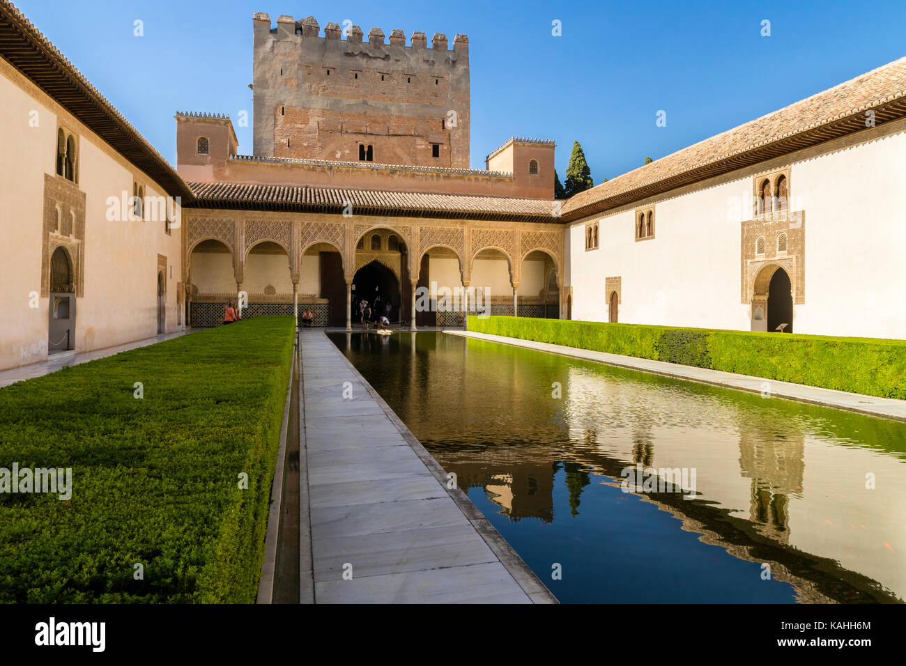 Maurisch, Hof der Myrtles, Patio de los Arrayanes, Comares Turm, Comares Palast, Comares Palast, Palacios Nazaries Stockfoto