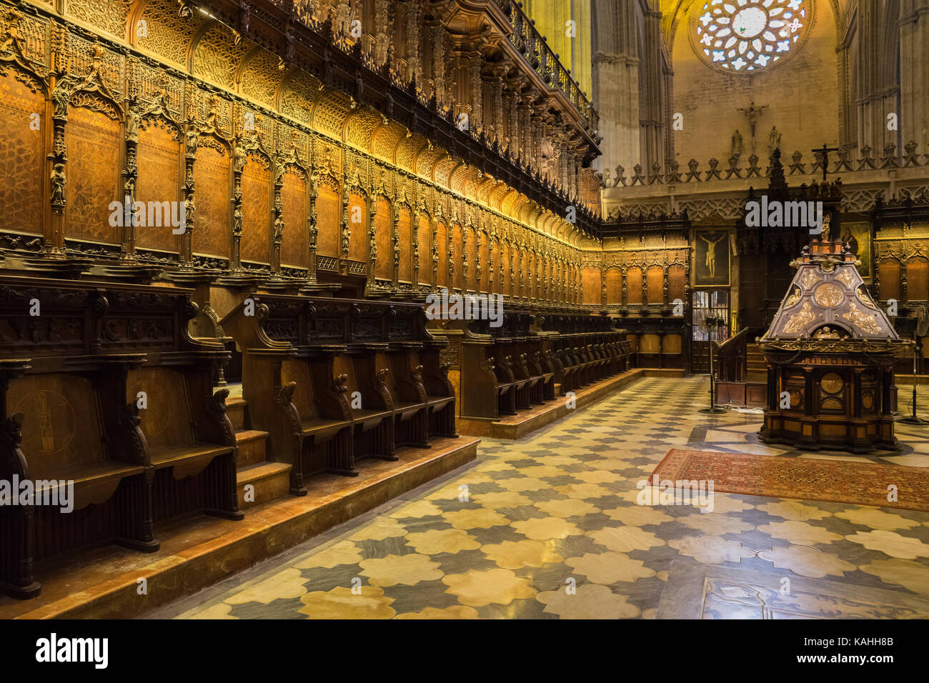 Chor mit Stühlen, Coro, Kathedrale Santa María de la Sede, UNESCO-Weltkulturerbe, Sevilla, Sevilla, Provinz Sevilla Stockfoto