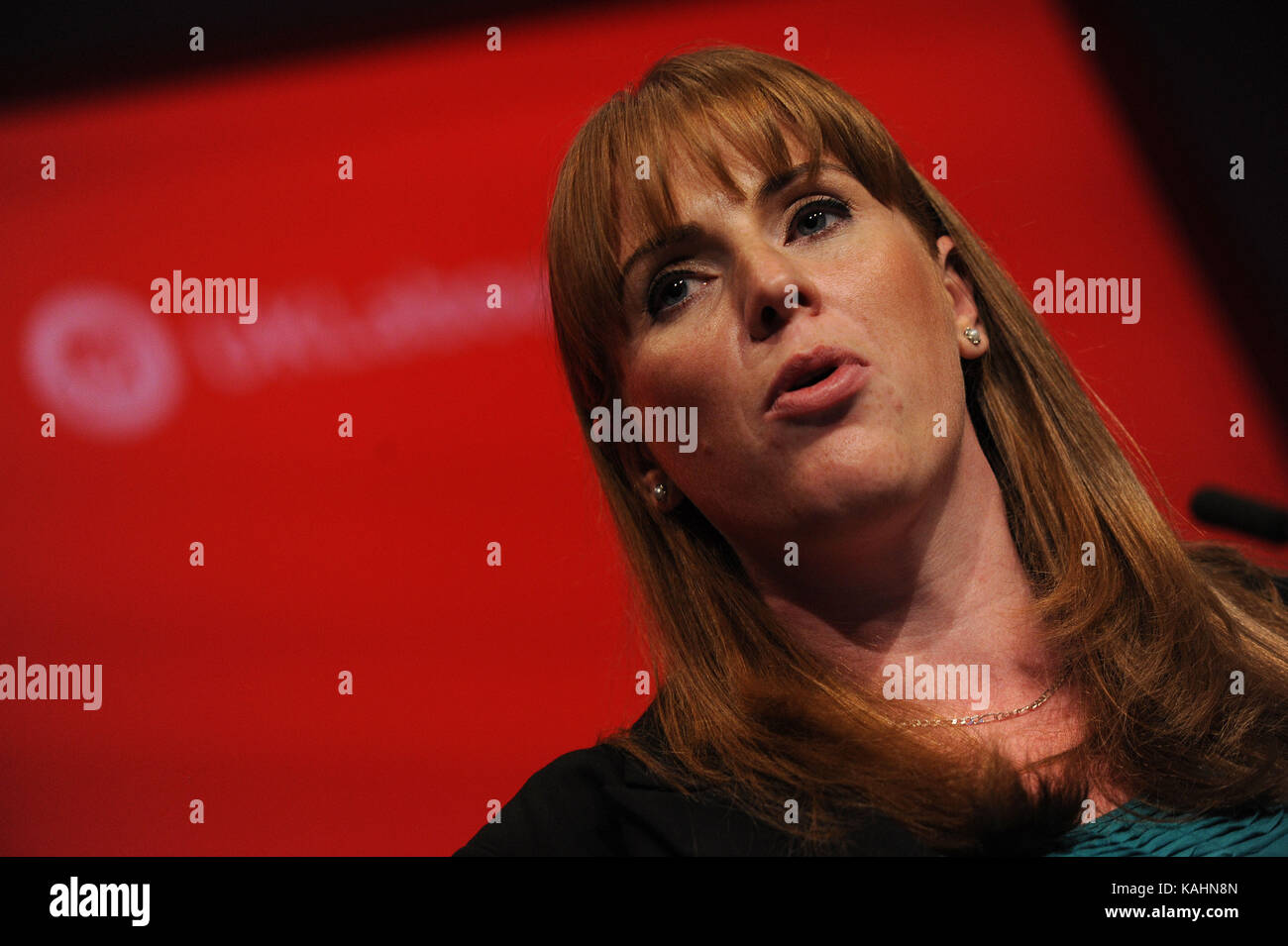 Brighton, UK. 26 Sep, 2017. Angela Raynor, Schatten Staatssekretär für Bildung, Rede auf der Sitzung am Morgen des dritten Tages vor der jährlichen Konferenz der Labour Party in Brighton Centre. Diese Konferenz wird nach den Wahlen im Juni 2017, als unter der Leitung von Jeremy Corbyn, die Labour Party der konservativen Mehrheit im Parlament in einem hung Parlament resultierende reduzierte. Credit: Kevin Hayes/Alamy leben Nachrichten Stockfoto