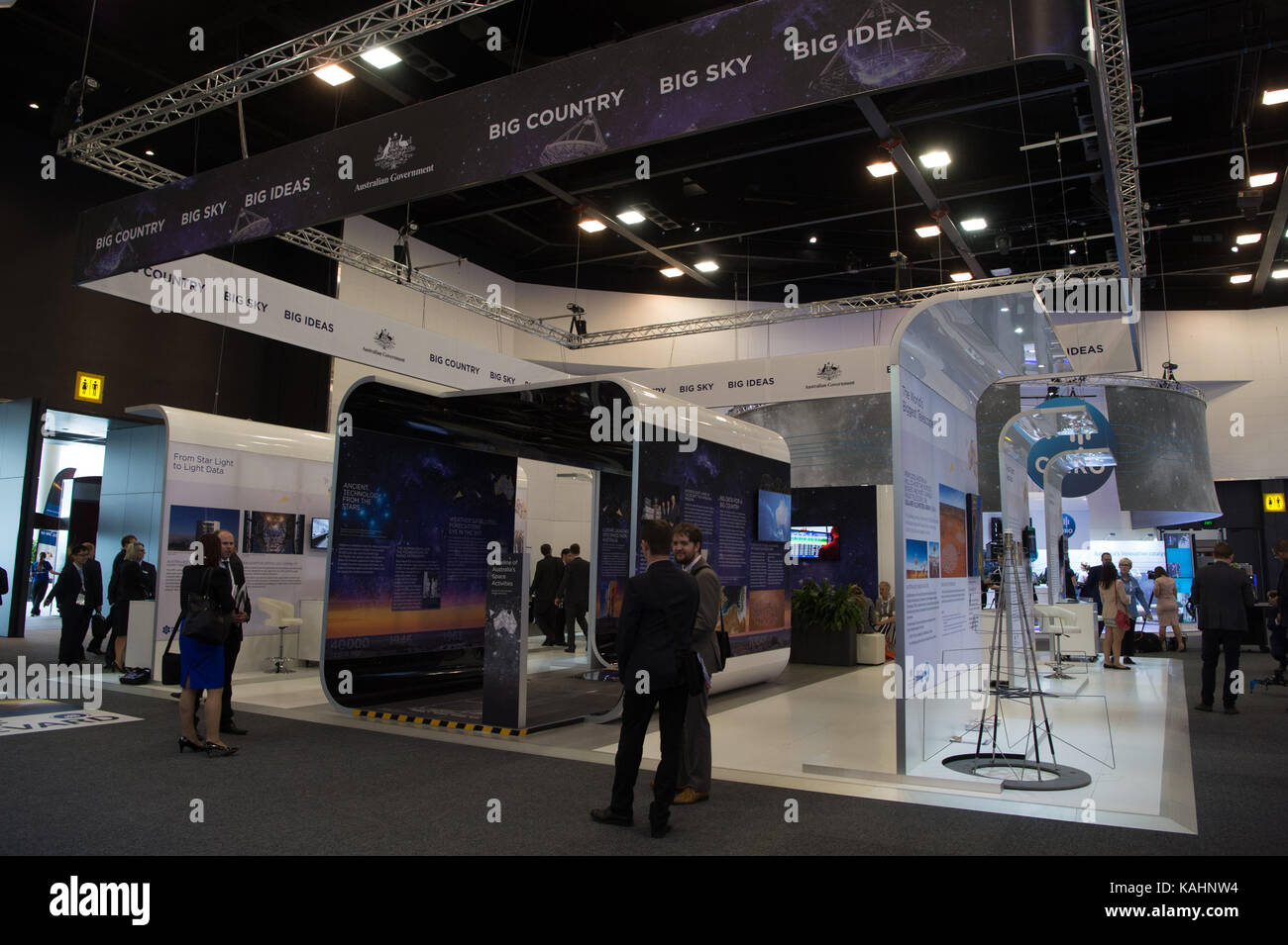 (170926) - ADELAIDE, Sept. 26, 2017 (Xinhua) - Foto auf Sept. 26, 2017 zeigt die Australische Regierung Ausstellungsfläche der 68th Astronautischen Kongress in Adelaide in Australien statt. Australiens Minister für Unterricht und Ausbildung Simon Birmingham offiziell angekündigt hier am Montag, dass Australien seinen eigenen nationalen Raumfahrtagentur festlegen wird. (Xinhua / Xu Haijing) (ZW) Stockfoto