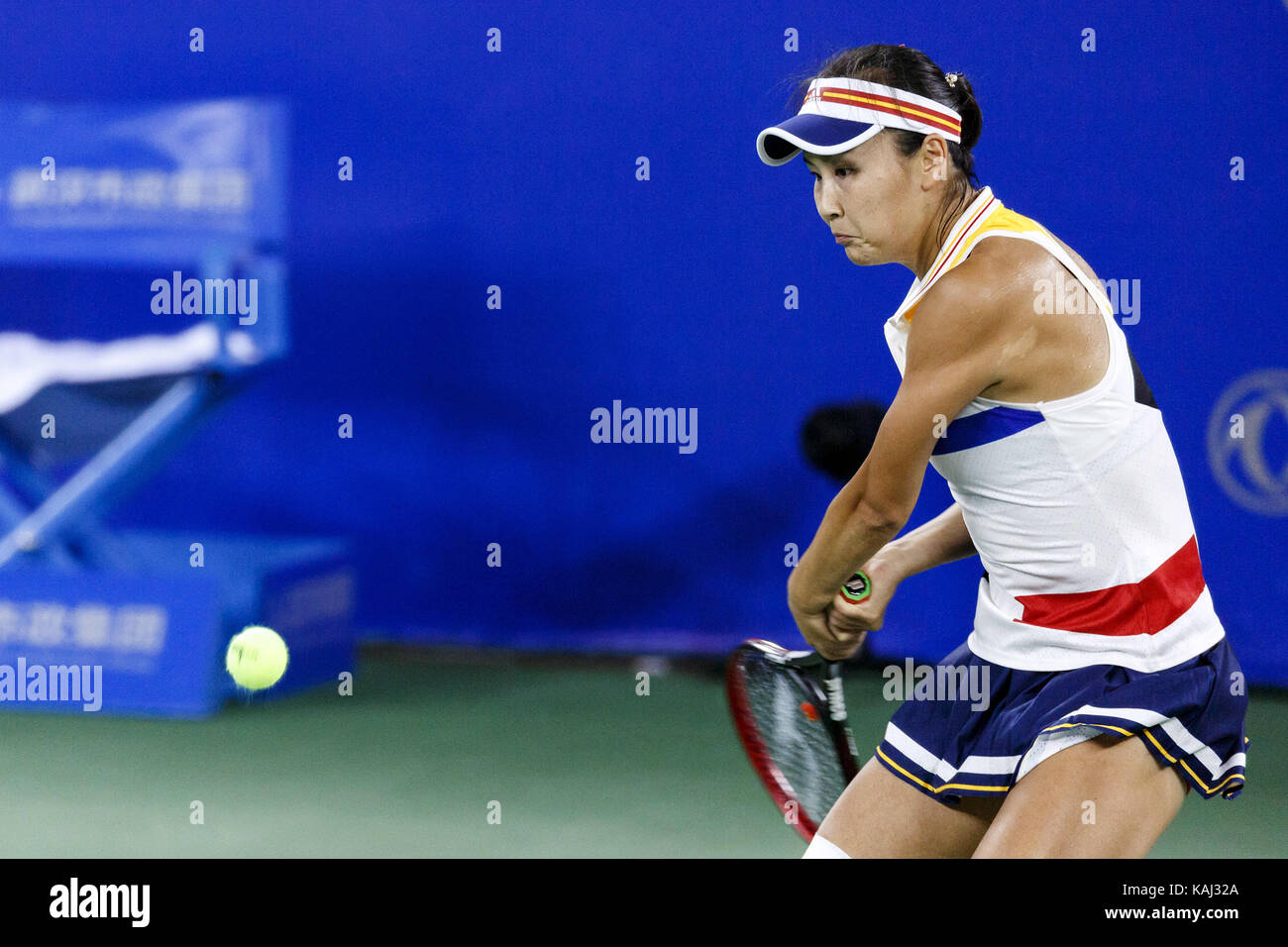 Wuhan, China. 26 Sep, 2017. Puerto Rican professionelle Tennisspielerin Monica Puig Niederlagen chinesischen Tennisspieler Peng Shuai 2-1 bei WTA Wuhan Öffnen in Wuhan, Zentralchina Provinz Hubei, 26. September 2017. Credit: SIPA Asien/ZUMA Draht/Alamy leben Nachrichten Stockfoto