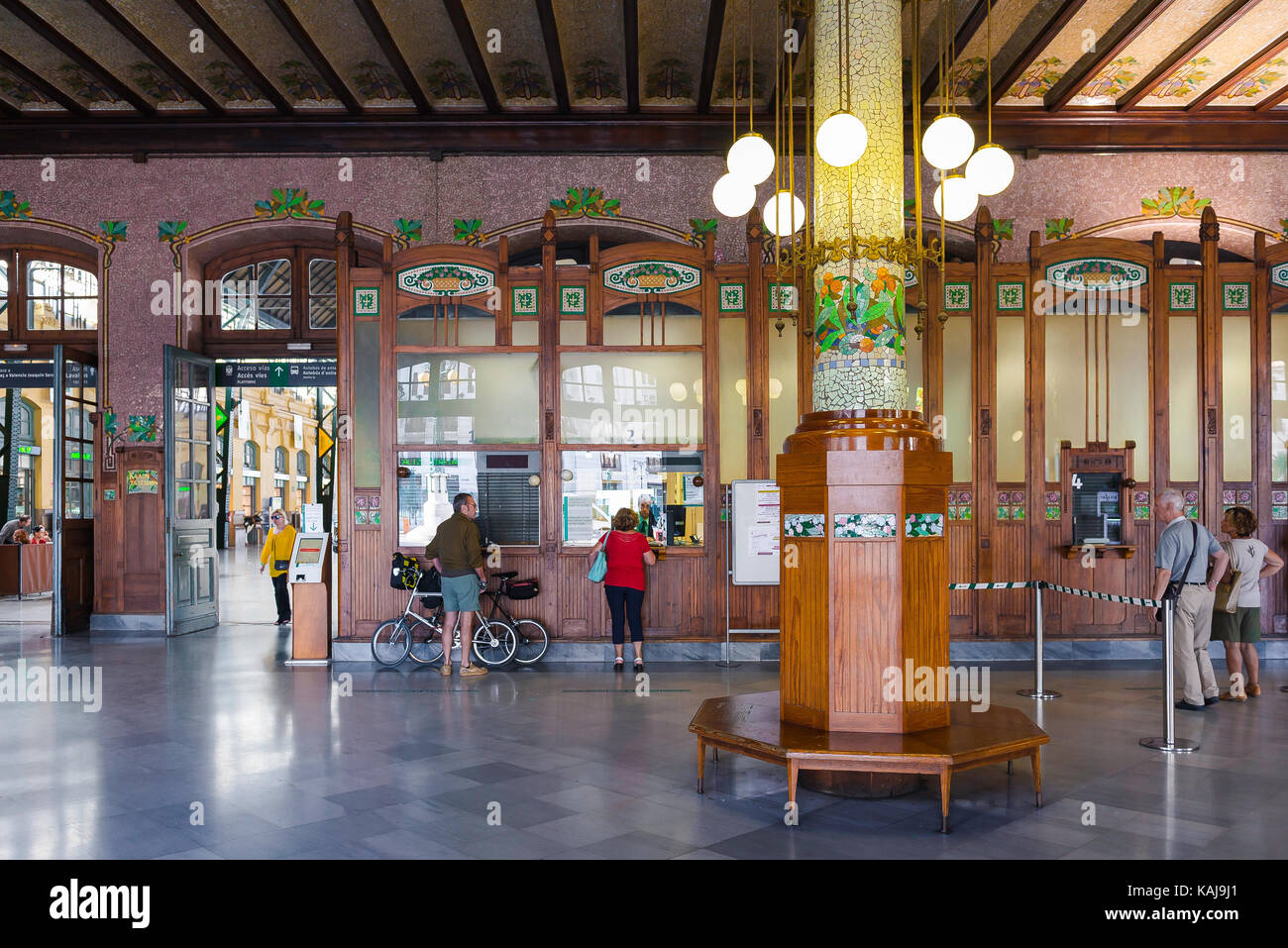 Valencia Bahnhof Bahnhof Innenraum, Blick auf den modernistischen Stil Ticket Office in der Estacion del Norte (1915) Bahnhof in Valencia Stockfoto