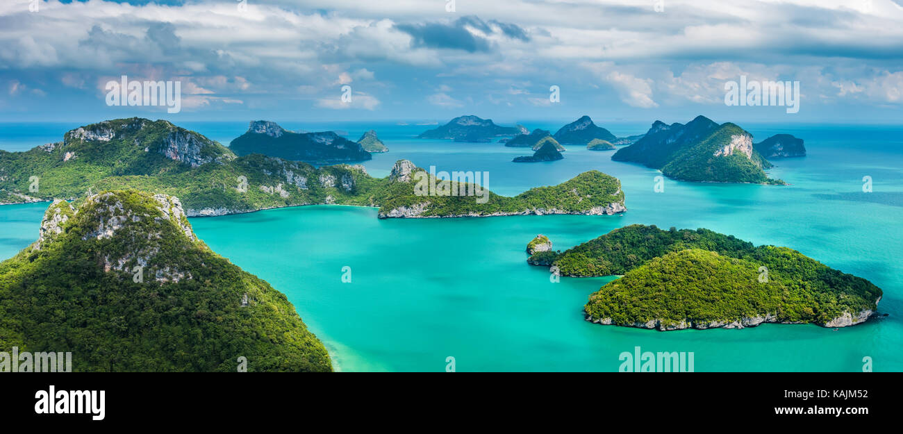 Tropische Inselgruppe in Ang Thong National Marine Park, Thailand. Ansicht von oben. Panorama Landschaft. Stockfoto