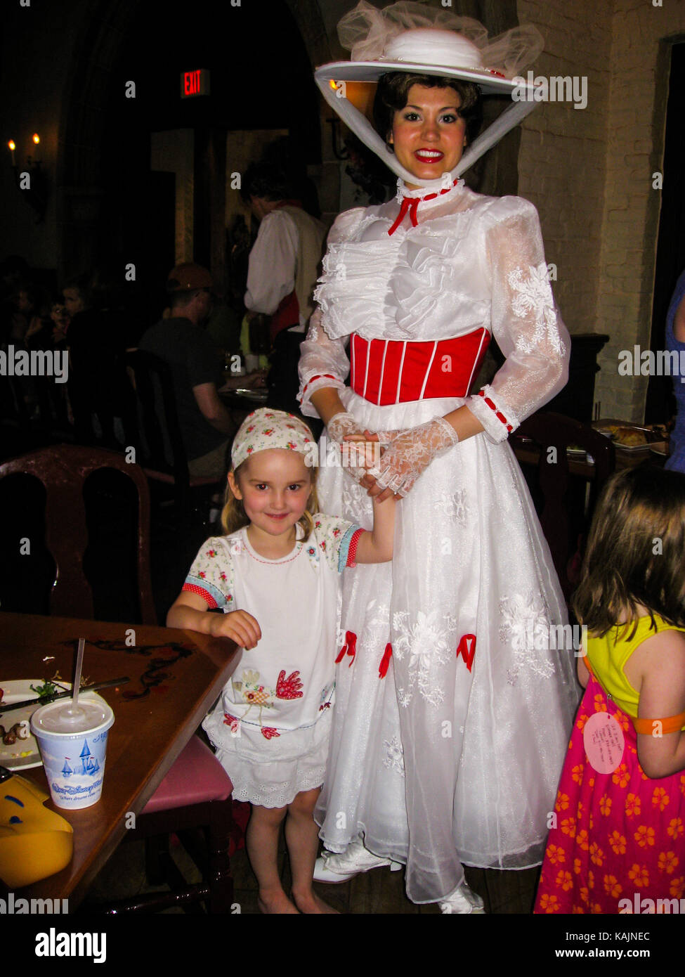 Kinder treffen Mary Poppins in Disney World, Florida, USA Stockfotografie -  Alamy