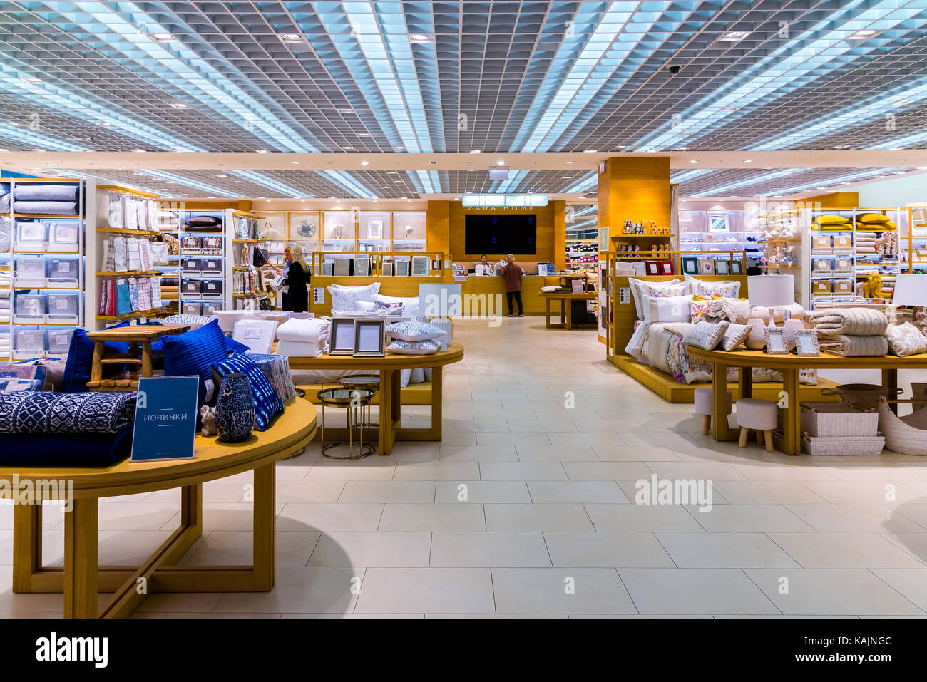 Moskau, Russland - 15. September. 2017. Innenraum von Zara Home Store in der Mall Zelenopark Stockfoto