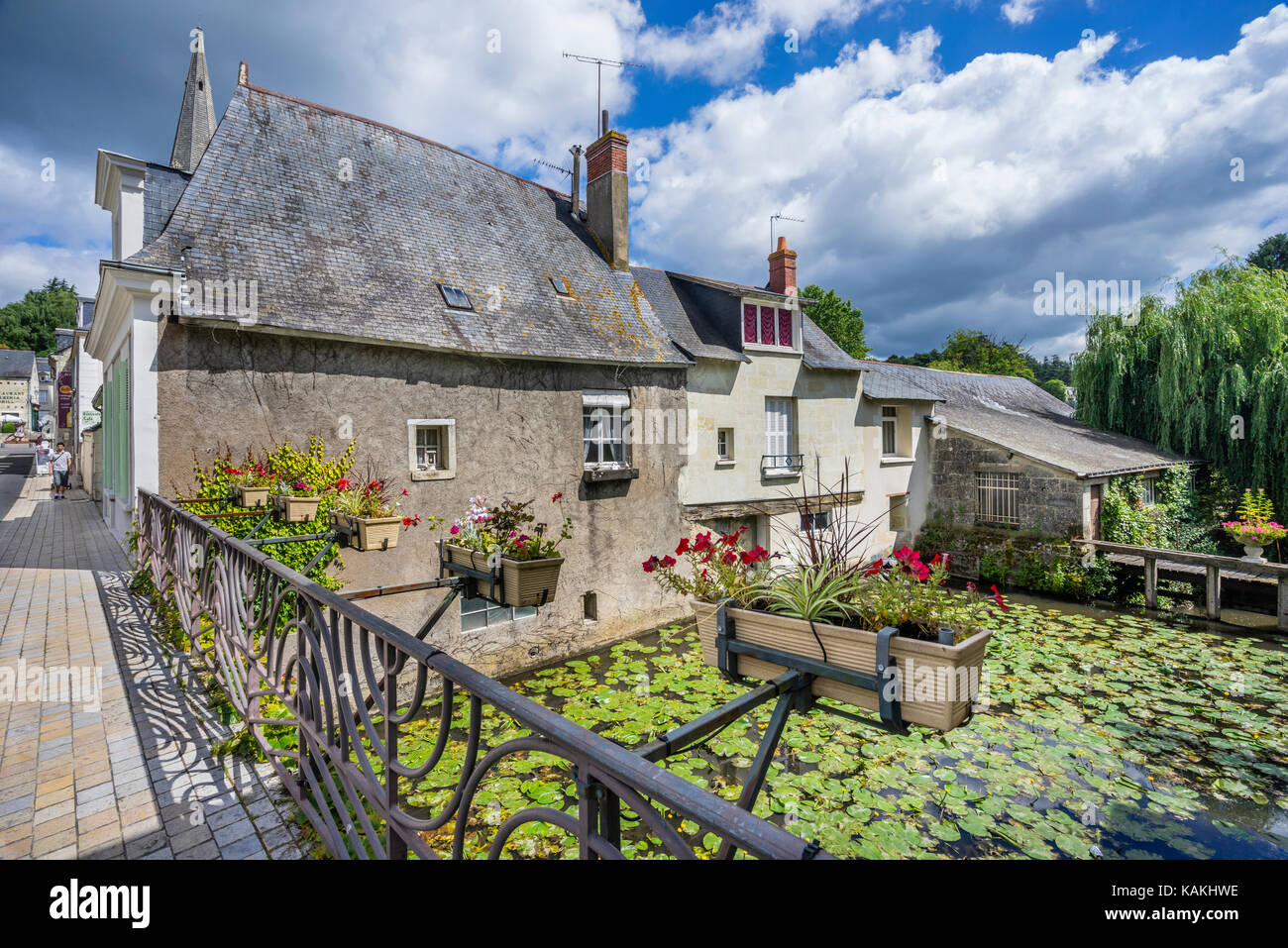 Frankreich, Indre-et-Loire, Touraine, idyllischen La Roumer canal Verfahren der antiken Stadt von Langeais Stockfoto
