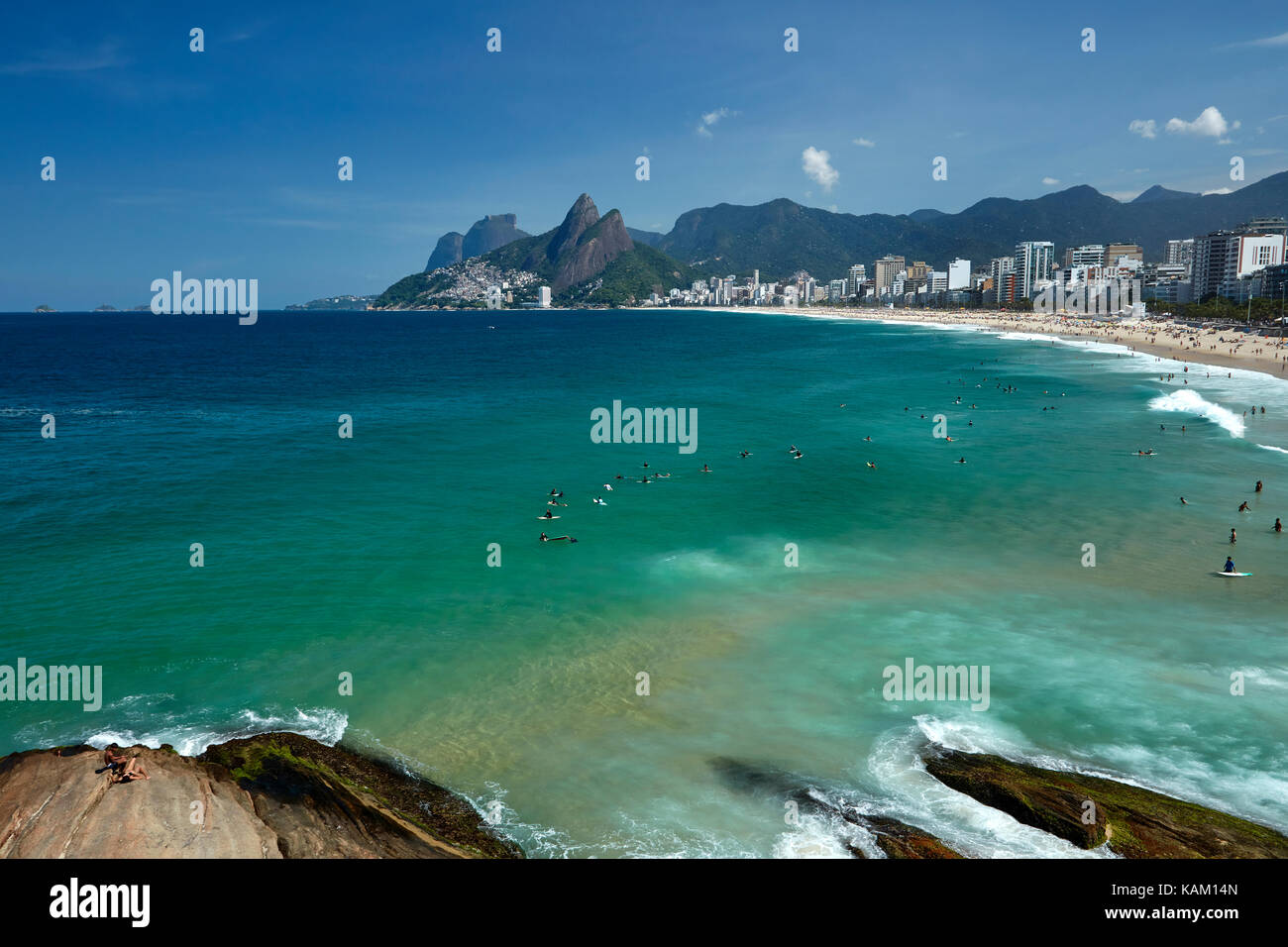 Surfer am Strand von Ipanema, Rio de Janeiro, Brasilien, Südamerika Stockfoto