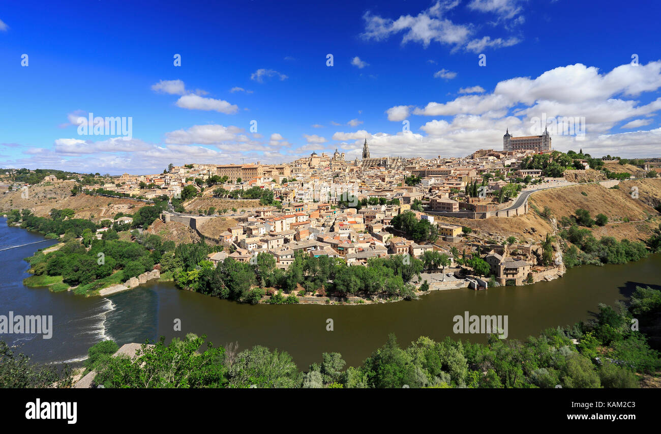 Toledo Altstadt Skyline der Stadt und den Fluss Tejo in Spanien Stockfoto