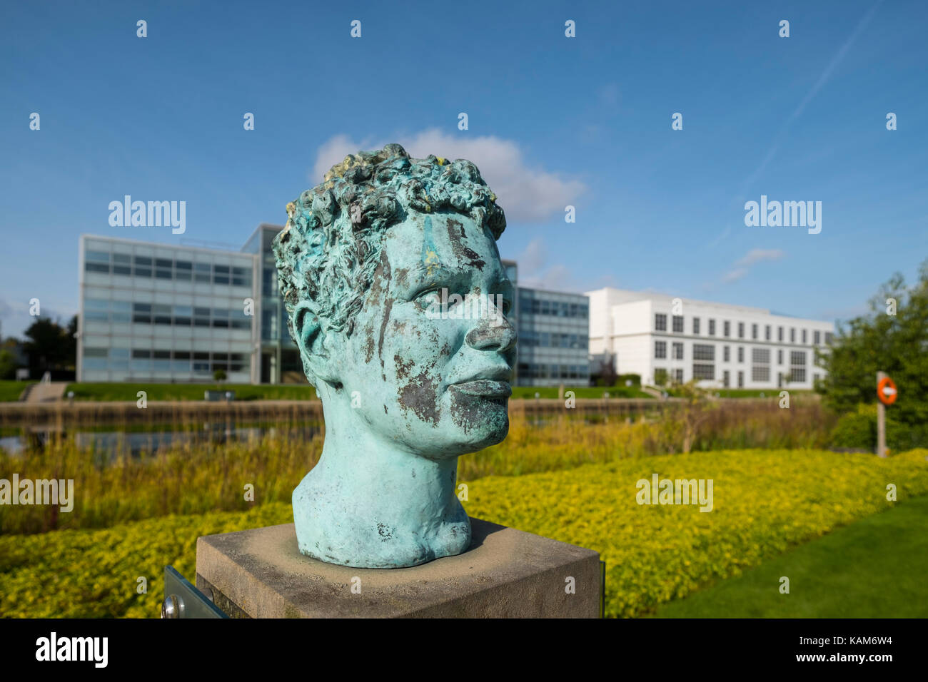 Büste der Schottische Dichter und Romancier Jackie Kay im Edinburgh Park, einem modernen Business Park in South Gyle in Edinburgh, Schottland, Vereinigtes Königreich. Stockfoto