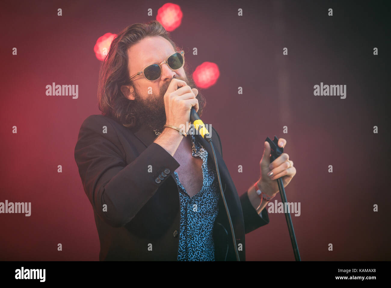 Der amerikanische Folksänger, Songwriter und Musiker Joshua Tillman ist besser bekannt unter seinem Künstlernamen Pater John Misty und spielt hier ein Live-Konzert beim norwegischen Musikfestival Øyafestivalen 2015 in Oslo. Norwegen, 13/08 2015. Stockfoto