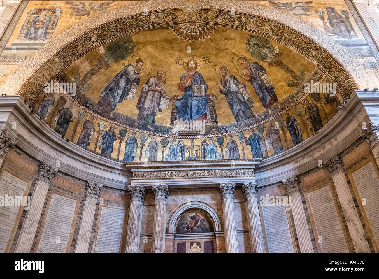 Innenansicht der Päpstlichen Basilika St. Paul vor den Mauern Stockfoto